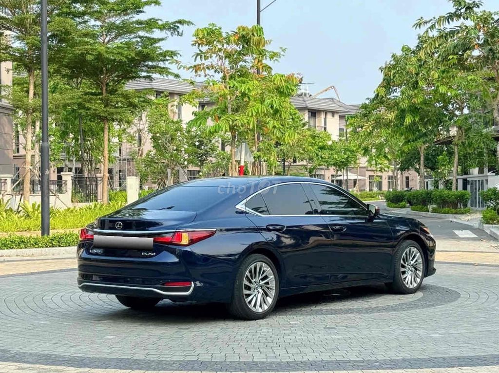 Cần Bán Chiếc Lexus ES250 Model 2020. Mua bán Ô tô tại Quận 7 Tp Hồ Chí Minh được đăng bởi Hoàng Trung hình 5