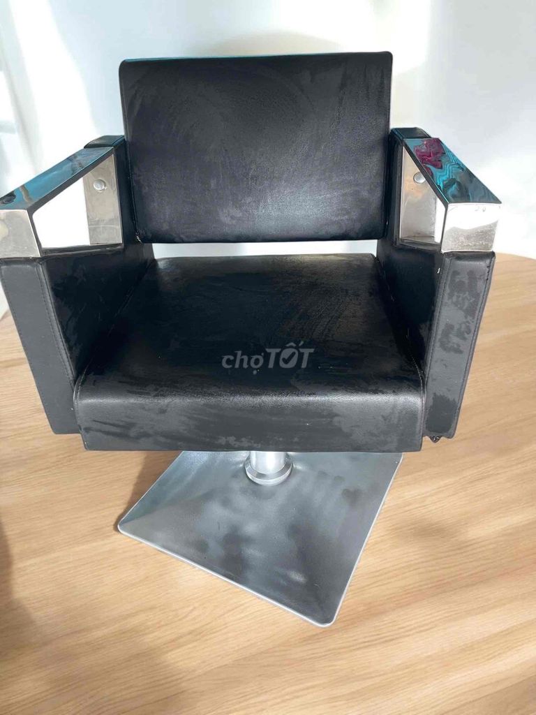 Ghế xoay da đen xoay 360 độ nâng hạ. Mua bán Bàn ghế tại Quận Hải An Hải Phòng được đăng bởi Boy Cố Gắng hình 1