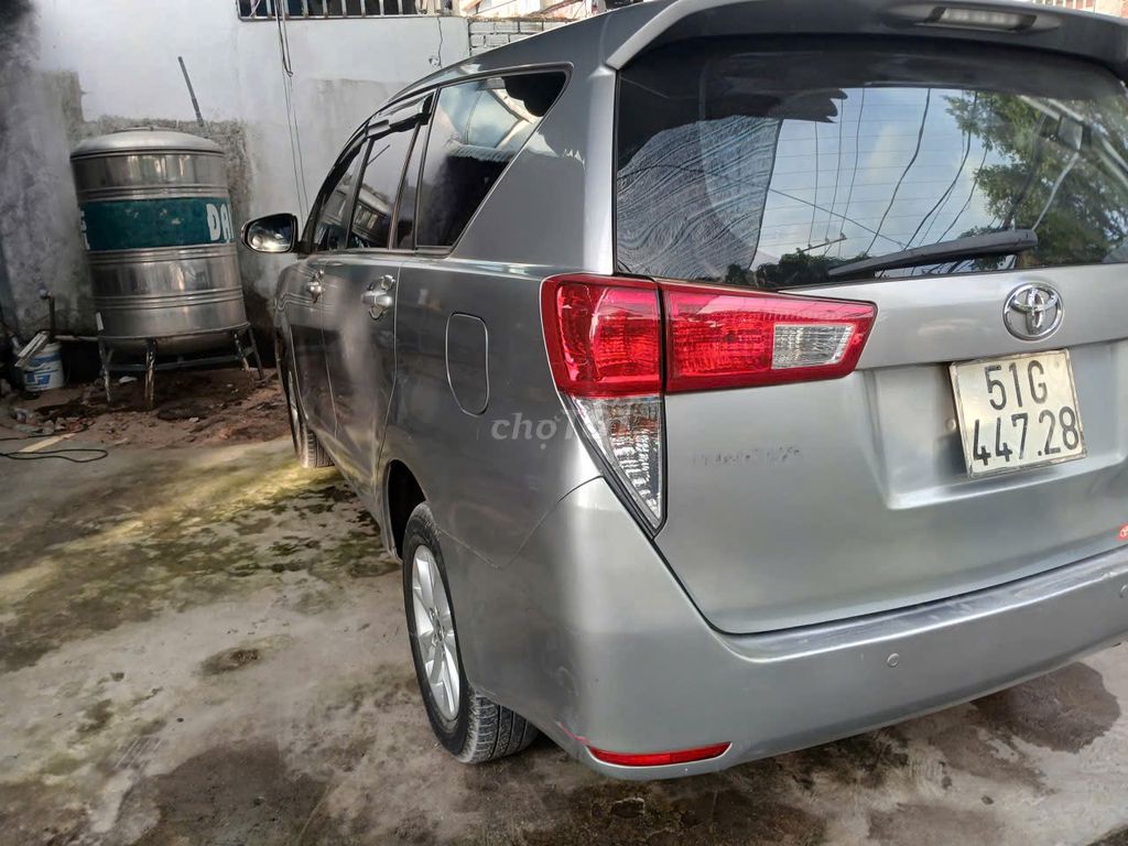 Toyota Innova 7 мест Серебристый