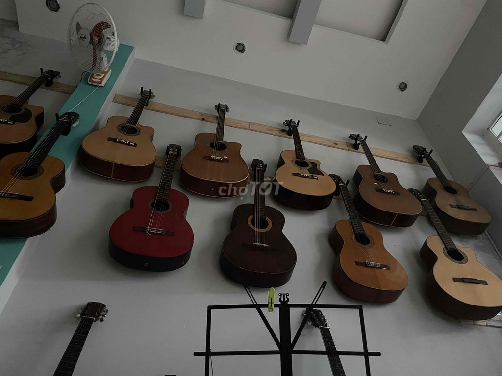 Bán Đàn guitar giá từ 1 đến 8 triệu