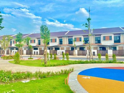 Bán nhà 1 trệt 2 lầu, SHR, gần chợ Vĩnh Tân, Vsip II. Mua bán nhà ở tại Thị xã Tân Uyên Bình Dương được đăng bởi Anh nguyen thi