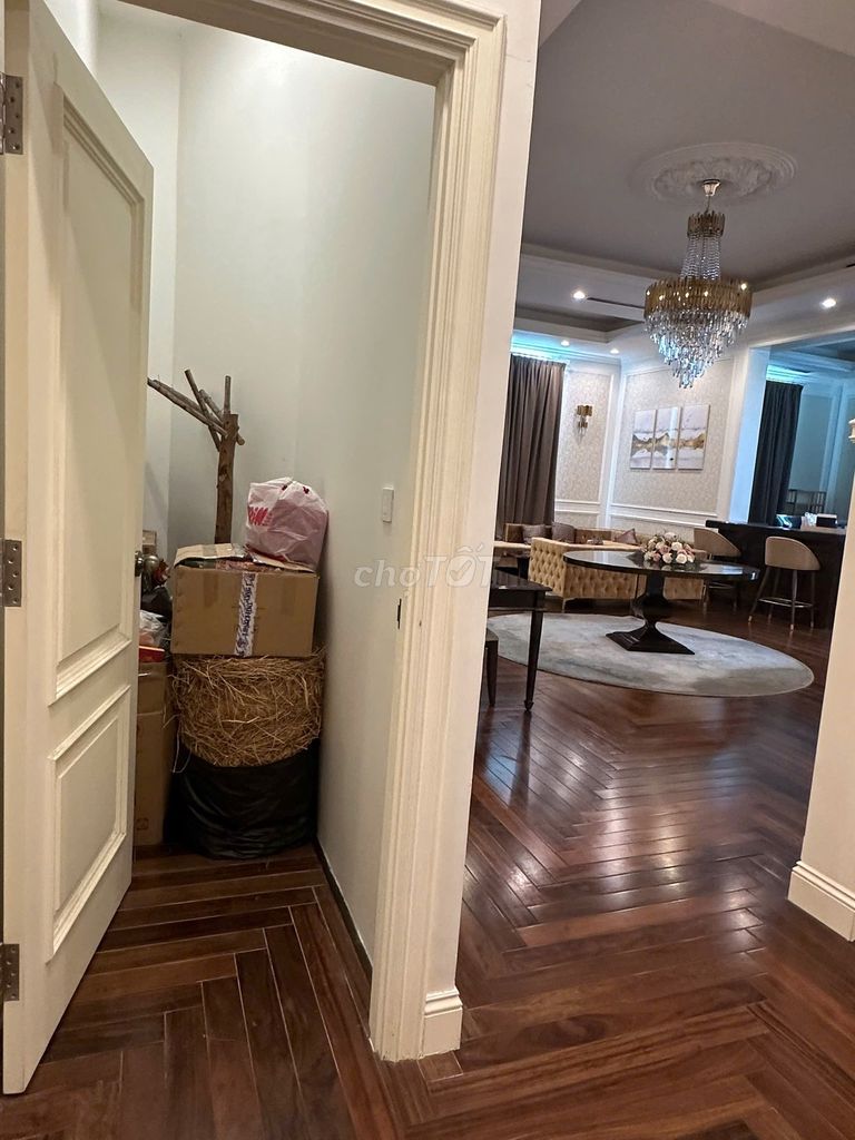 Пентхаус в The Manor для проживания и офиса