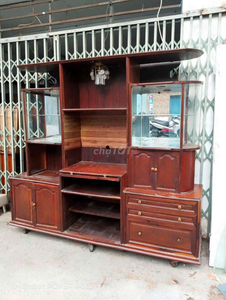 Tủ tivi gỗ Cổ điển màu Nâu. Mua bán Tủ, kệ gia đình tại Quận Bình Thạnh Tp Hồ Chí Minh được đăng bởi Hàng thanh lý  hình 1