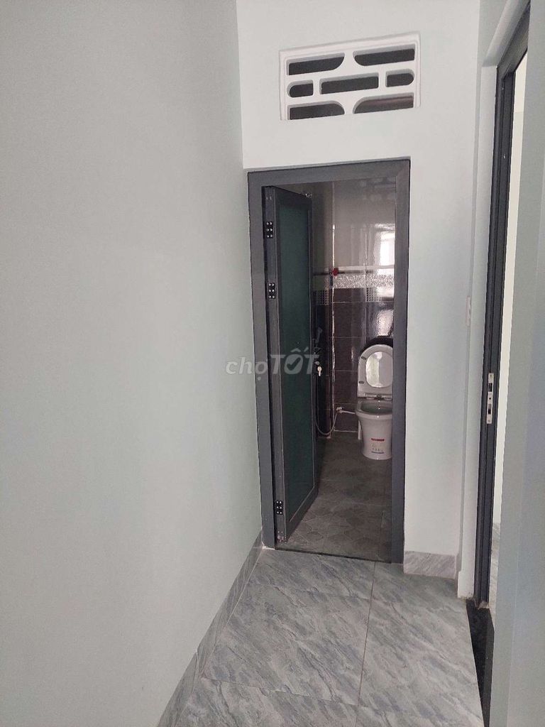 Bán nhà 2 tầng ngay ngã 3 cây sung