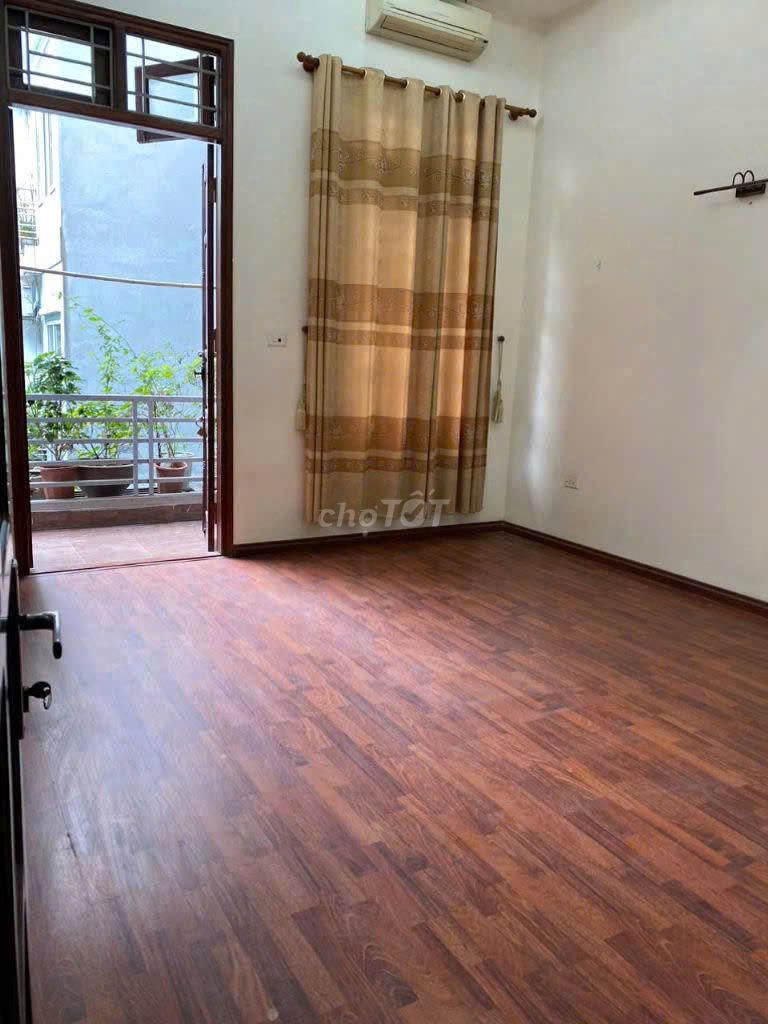 4-этажный дом в аренду в Luong The Vinh, въезд машины, 22 тр/месяц