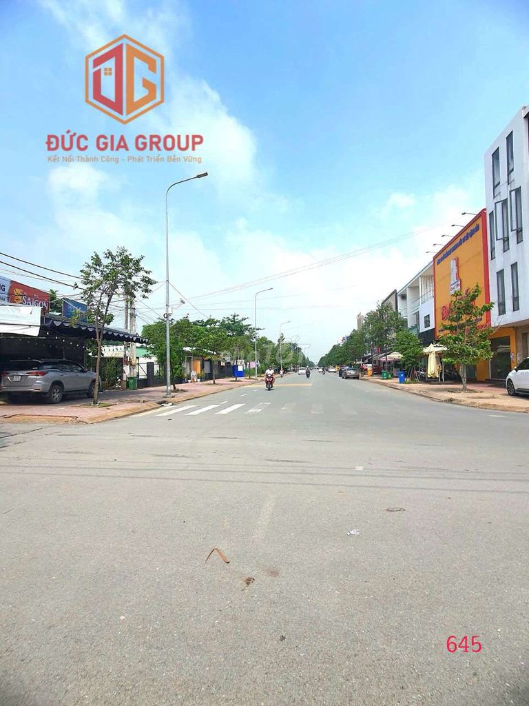 Nhà đẹp 1T2L đường N1 trong KDC D2D giá tốt chỉ 13,6 tỷ 