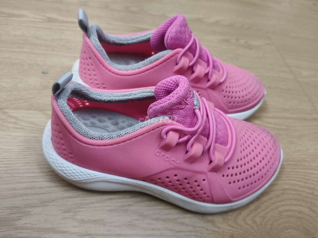 Giày trẻ em Crocs nữ Hồng C11. Mua bán Mẹ và bé tại Thành phố Thuận An Bình Dương được đăng bởi Máy Sấy Ngải Cứu Tươi Thảo Khí An hình 1