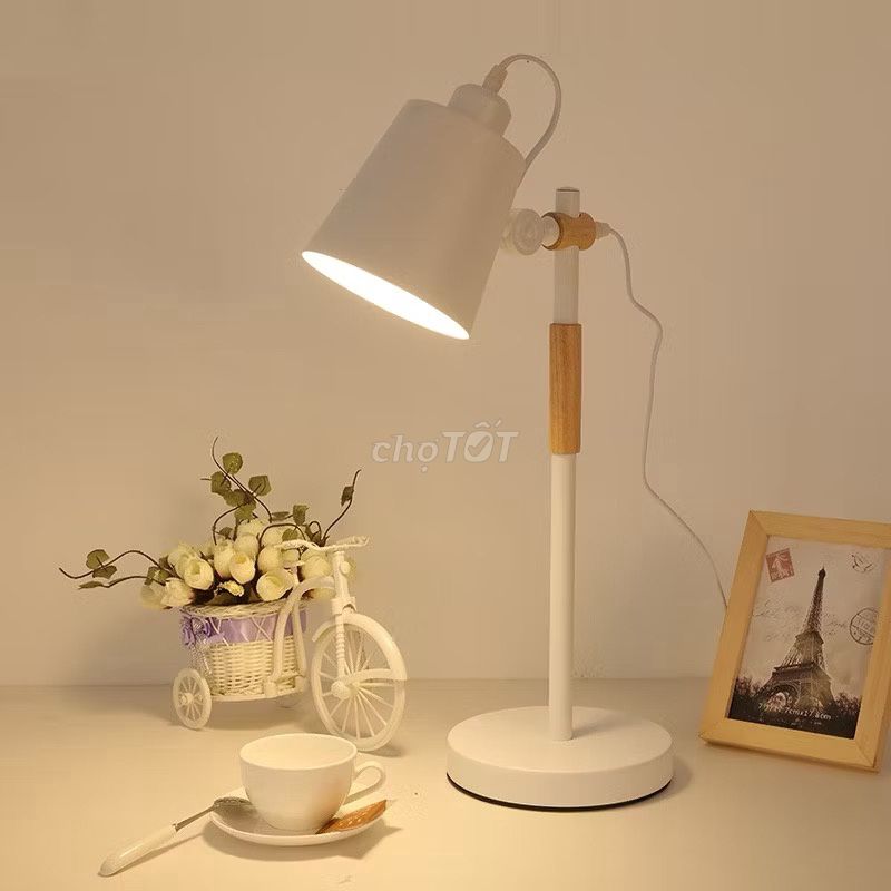 Đèn bàn Sắt rèn Trắng LED Vàng. Mua bán Đèn tại Quận Bình Thạnh Tp Hồ Chí Minh được đăng bởi Trinh Huỳnh hình 1