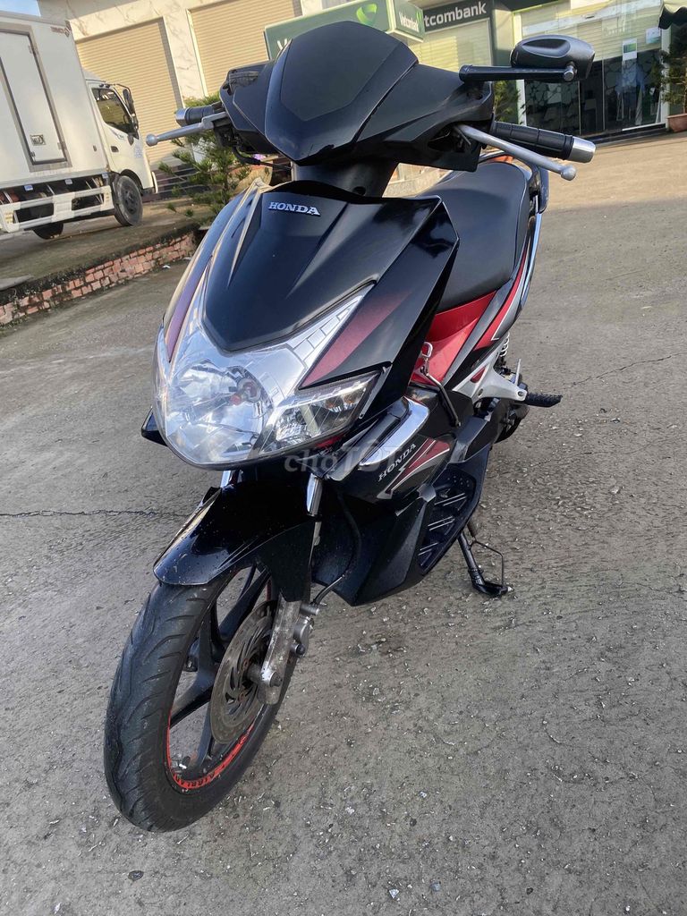 Honda Air Blade Đen Đỏ. Mua bán Xe máy tại Huyện Trần Văn Thời Cà Mau được đăng bởi vuphong hình 7