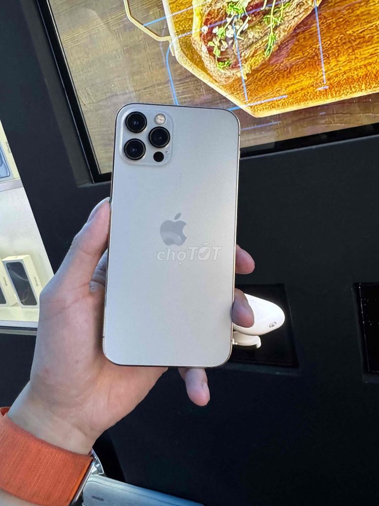 Apple iPhone 12 Pro 256GB Vàng Like New. Mua bán Điện thoại tại Thành phố Buôn Ma Thuột Đắk Lắk được đăng bởi Đặng Cường hình 1