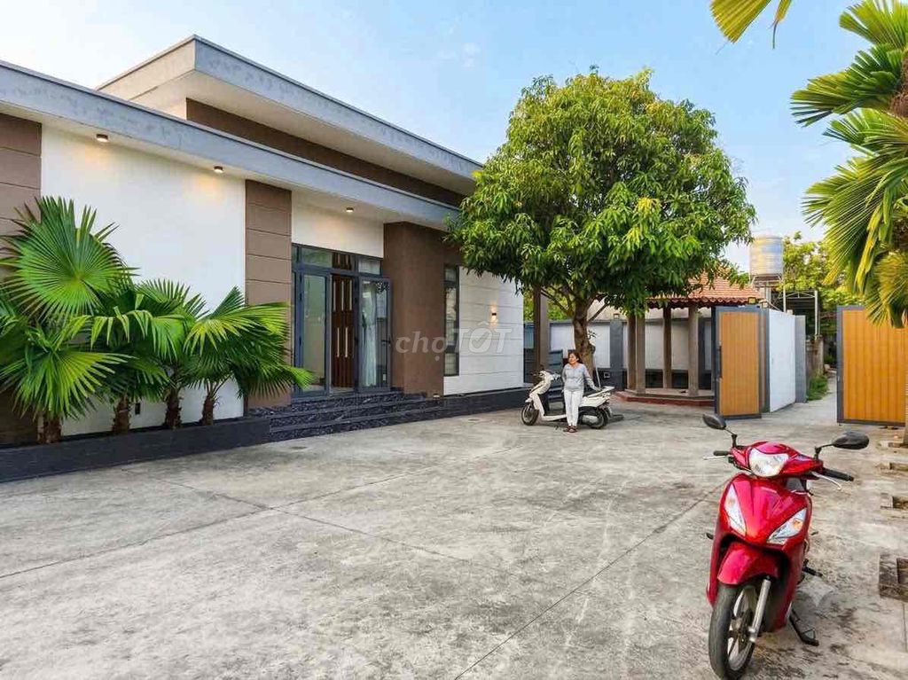 Cho thue nhà 665m2 nhà: 3PN,4wc &1nhà kho 100m2 sân đậu 7-8ô tô