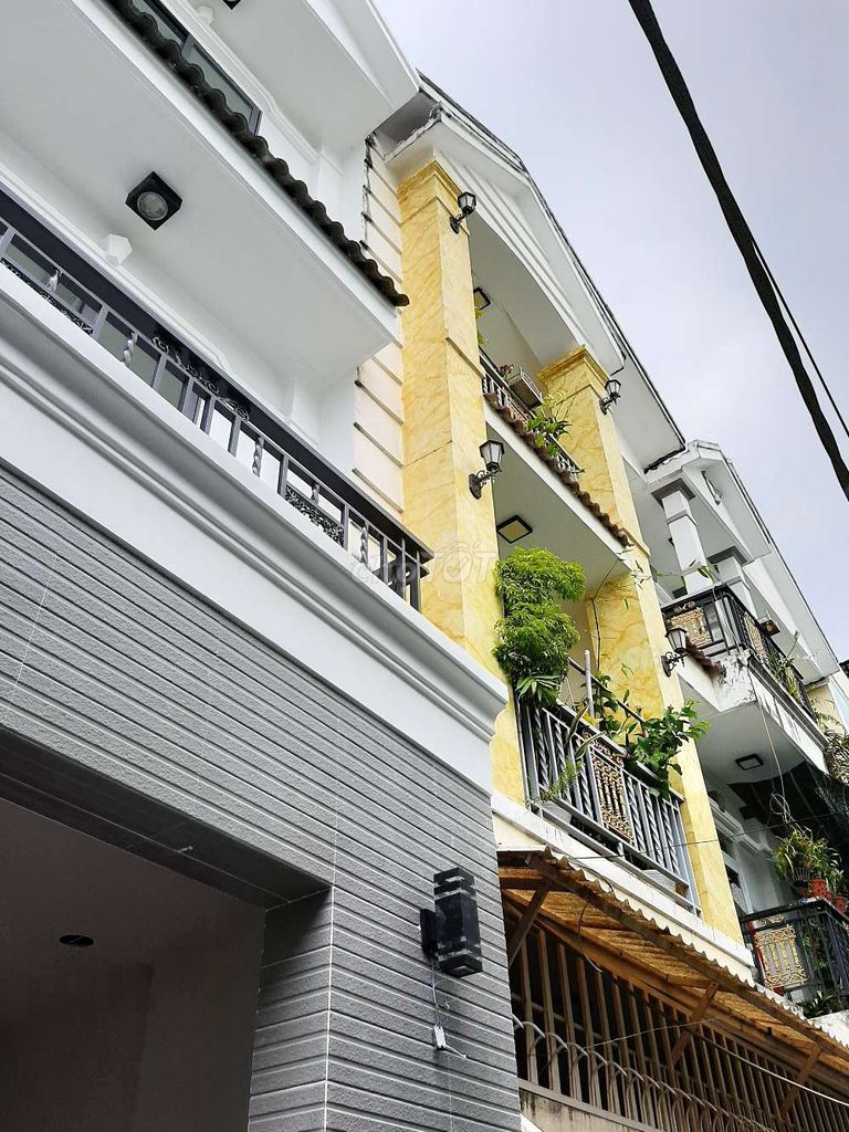 Nhà mới tinh ngay ngã 4 Phú Thuận.Q7. 3 tầng, 4pn, ngang to 5.2m.