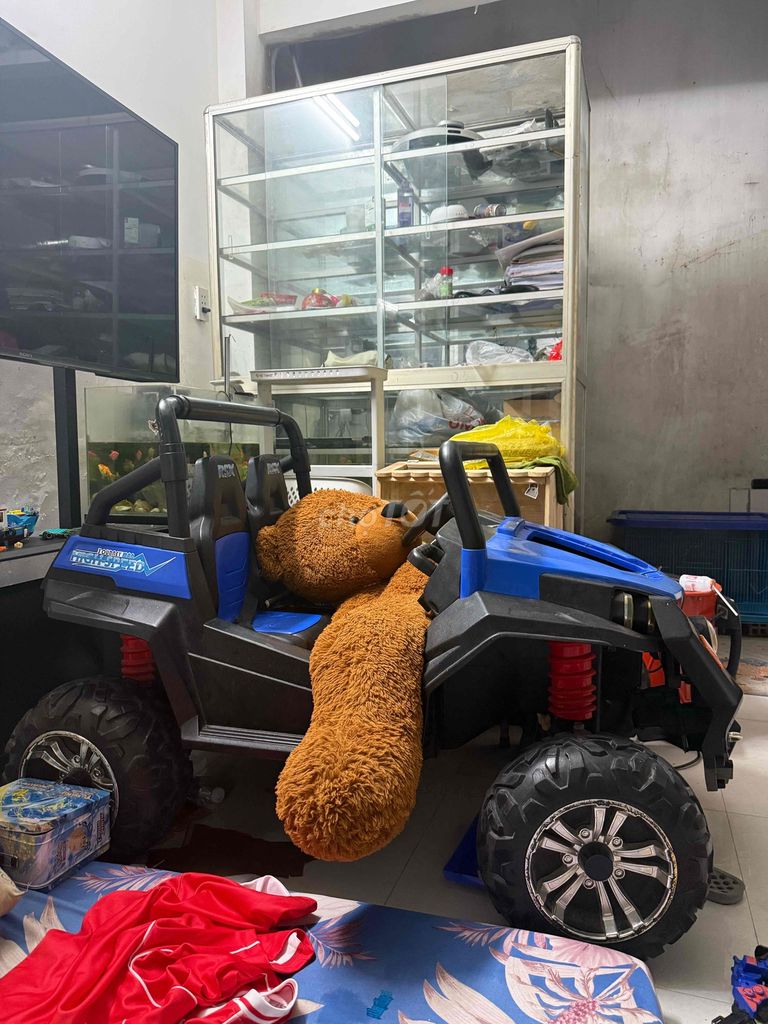 Xe ô tô điện trẻ em màu xanh đen bánh cao su. Mua bán Mẹ và bé tại Quận Gò Vấp Tp Hồ Chí Minh được đăng bởi A Sơn hình 1
