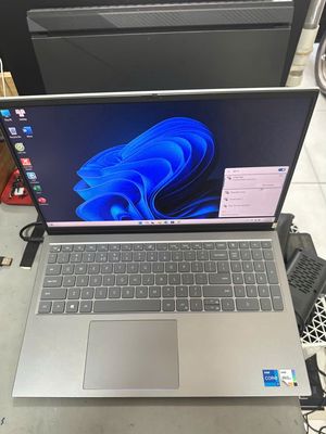 Dell Inspiron 5518 i7 11390H 16/512GB 15.6