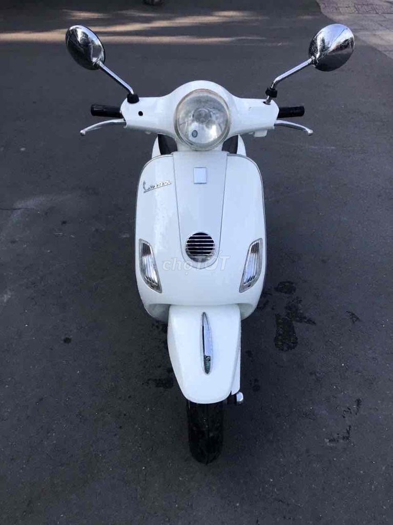 Vespa 125ie(2011)xe đẹp máy zin êm ru. Mua bán Xe máy tại Quận 7 Tp Hồ Chí Minh được đăng bởi Trung Anh hình 2