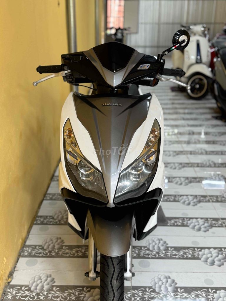 Honda Air Blade 125 Trắng đen. Mua bán Xe máy tại Quận Sơn Trà Đà Nẵng được đăng bởi Minh Dũng bán trả góp 136 vân đồn  hình 5