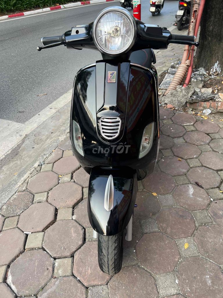 Xe điện vespa màu đen cực nét giá rẻ. Mua bán Xe điện tại Quận Bắc Từ Liêm Hà Nội được đăng bởi Kim ngân hình 3