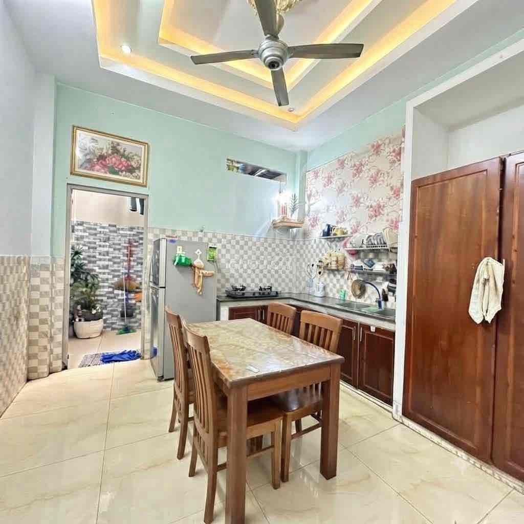 Дом 2 этажа, 80 кв.м, 3 спальни, заезд для машины, ул. Хюинь Тан Фат