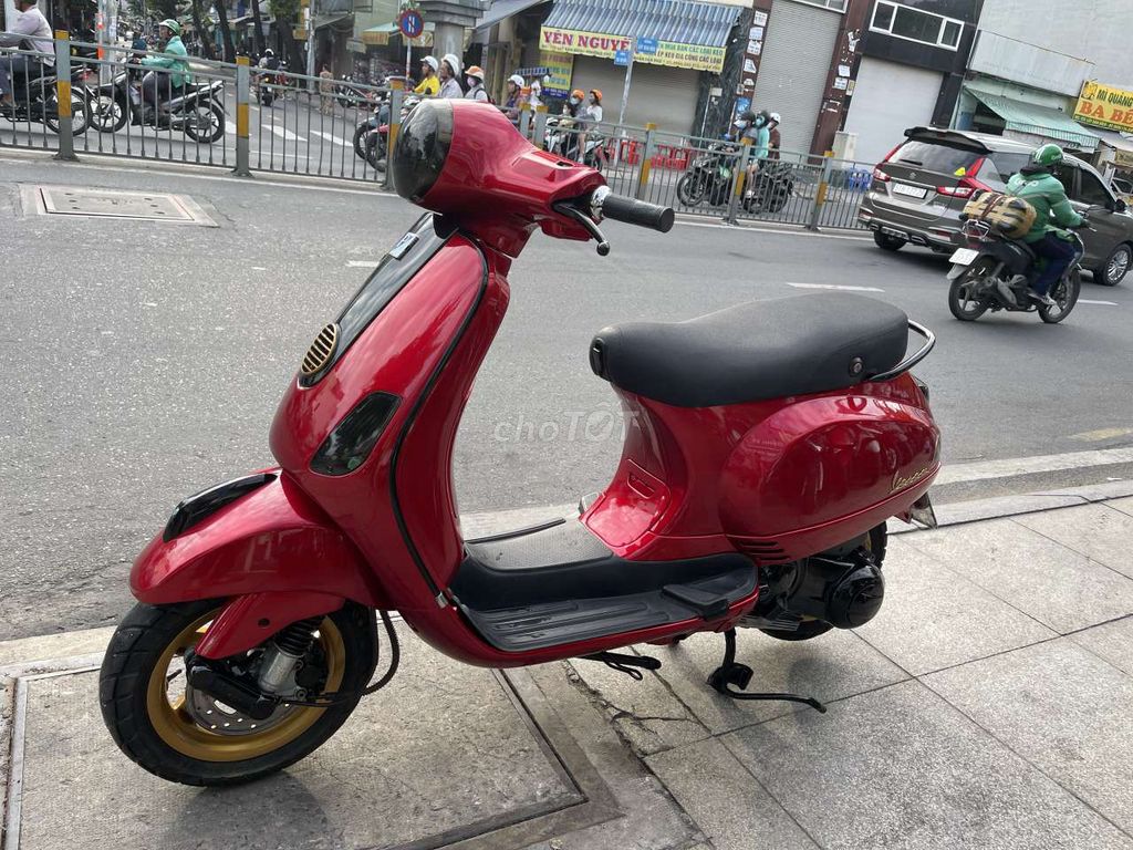 Piaggio vespa LX IE 2012 mới 90% biển số thành phố