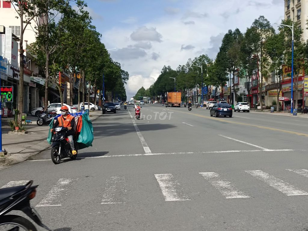 Cần bán lô đất sát chợ dj9 Mỹ Phước 3, 1ty550, thích hợp buôn bán. Mua bán Đất tại Thị xã Bến Cát Bình Dương được đăng bởi Công  hình 8