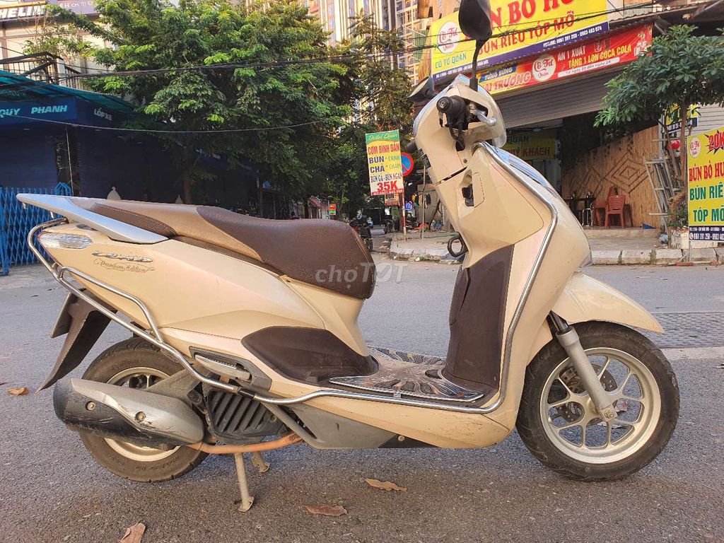 Honda Lead Premium Edition 2019, жемчужно-желтый