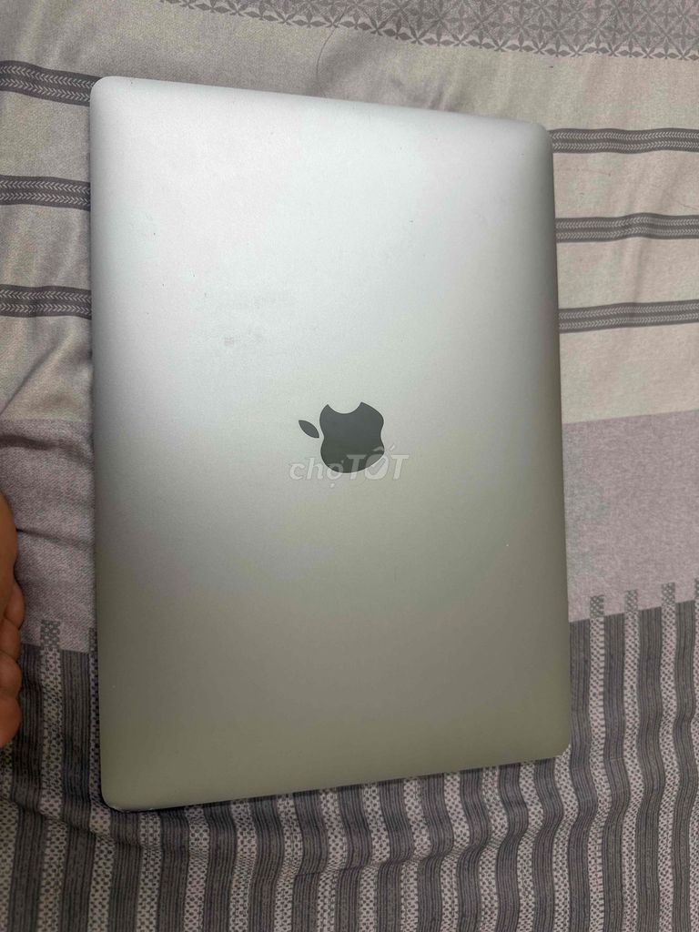 Apple Macbook Pro 13 inch 2017 Bạc. Mua bán Laptop tại Thành phố Dĩ An Bình Dương được đăng bởi Maris hình 1