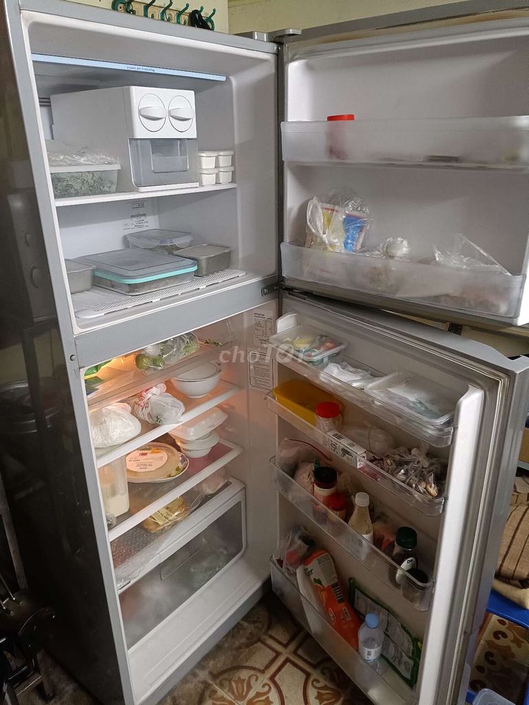 Tủ lạnh Hitachi 335l đang sử dụng rất tốt