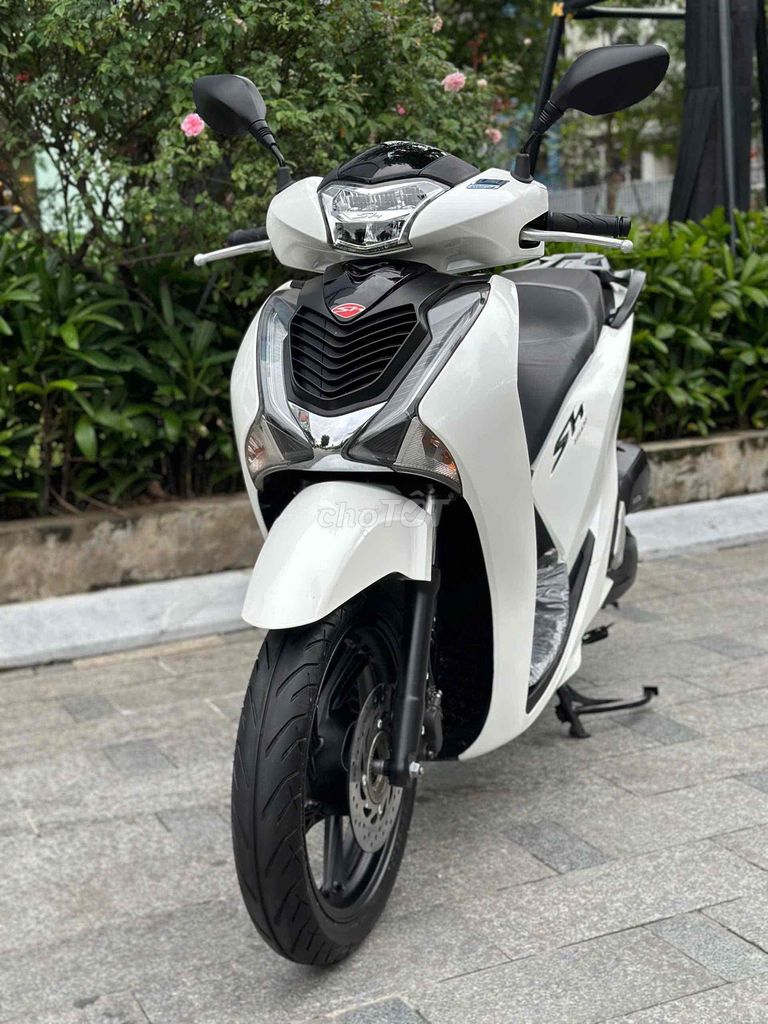 Cần bán SH 150 ABS 2018 màu trắng cực đẹp,cực chât. Mua bán Xe máy tại Quận Đống Đa Hà Nội được đăng bởi Xe Máy Vượng Trung hình 1