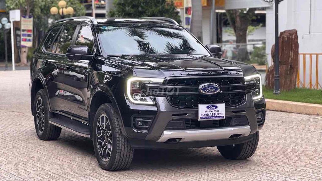 Hãng bán Ford Everest Wildtrak 2023 siêu lướt