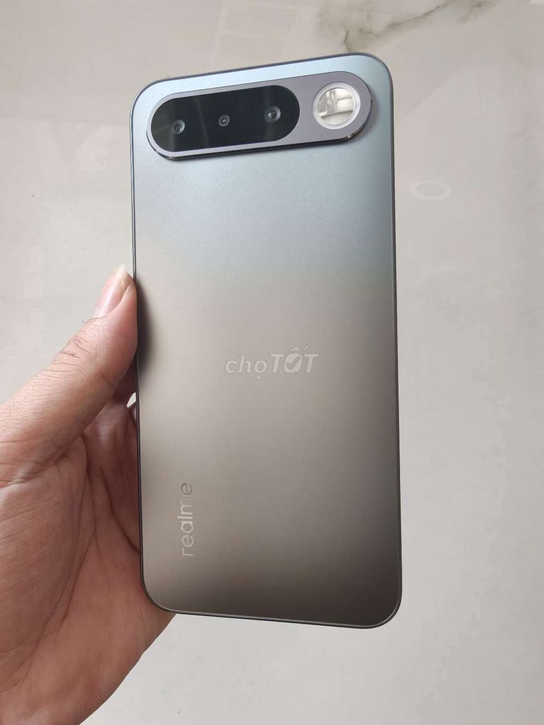 Realme 16 5G sạc 2 lần. mới 99.99%. Mua bán Điện thoại tại Thành phố Biên Hòa Đồng Nai được đăng bởi xyz hình 1