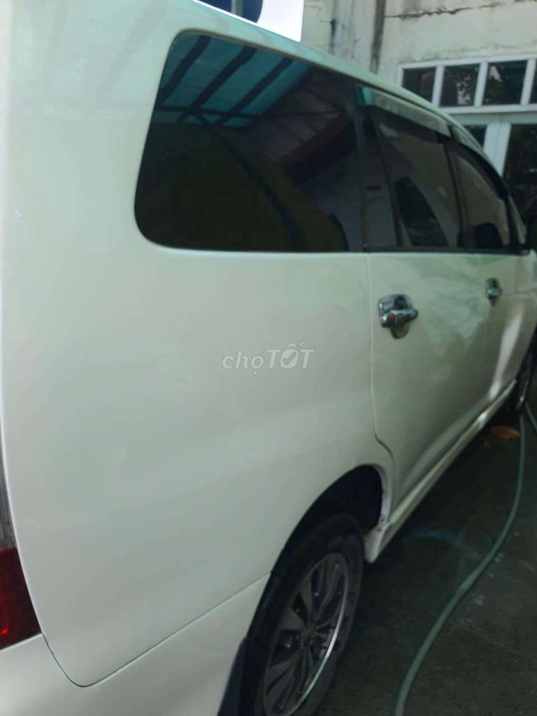 Toyota Innova 2016, 8 мест, белая
