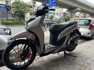 Honda SH Mode mới đăng ký di rất it. Mua bán Xe máy tại Quận Thanh Xuân Hà Nội được đăng bởi Tống văn Kien