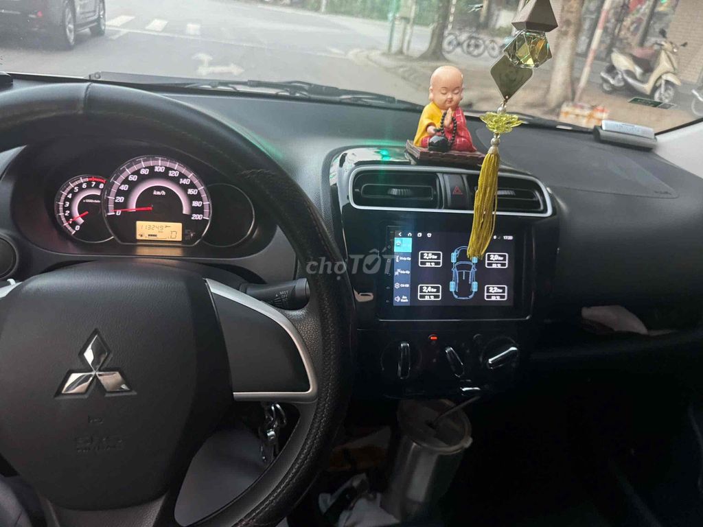 Автомобильный белый Мицубиси Аттраж 2019