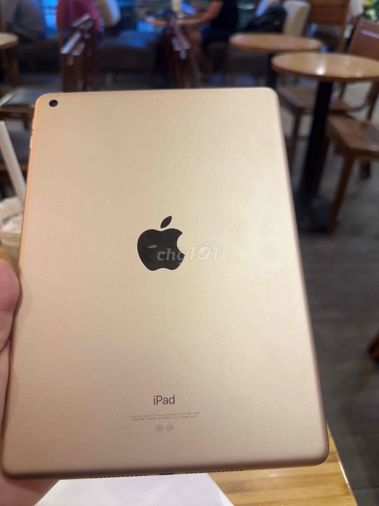 Apple iPad Gen 6 Wifi 32GB Vàng. Mua bán Máy tính bảng tại Quận Hai Bà Trưng Hà Nội được đăng bởi Amy Doan hình 1