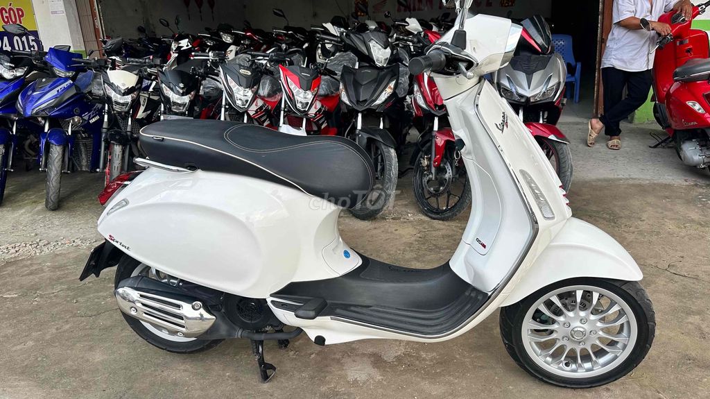 Vespa 125 ABS 2016 trắng ( hỗ trợ góp )