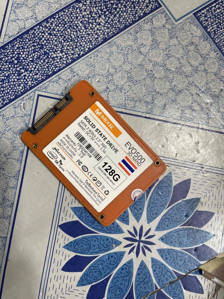 ổ cứng mới SSD 128G có cài sẵn win 10 PRO