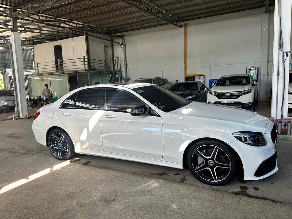 Mercedes-Benz C300 Trắng 5 chổ. Mua bán Ô tô tại Quận 12 Tp Hồ Chí Minh được đăng bởi Ngân hình 2