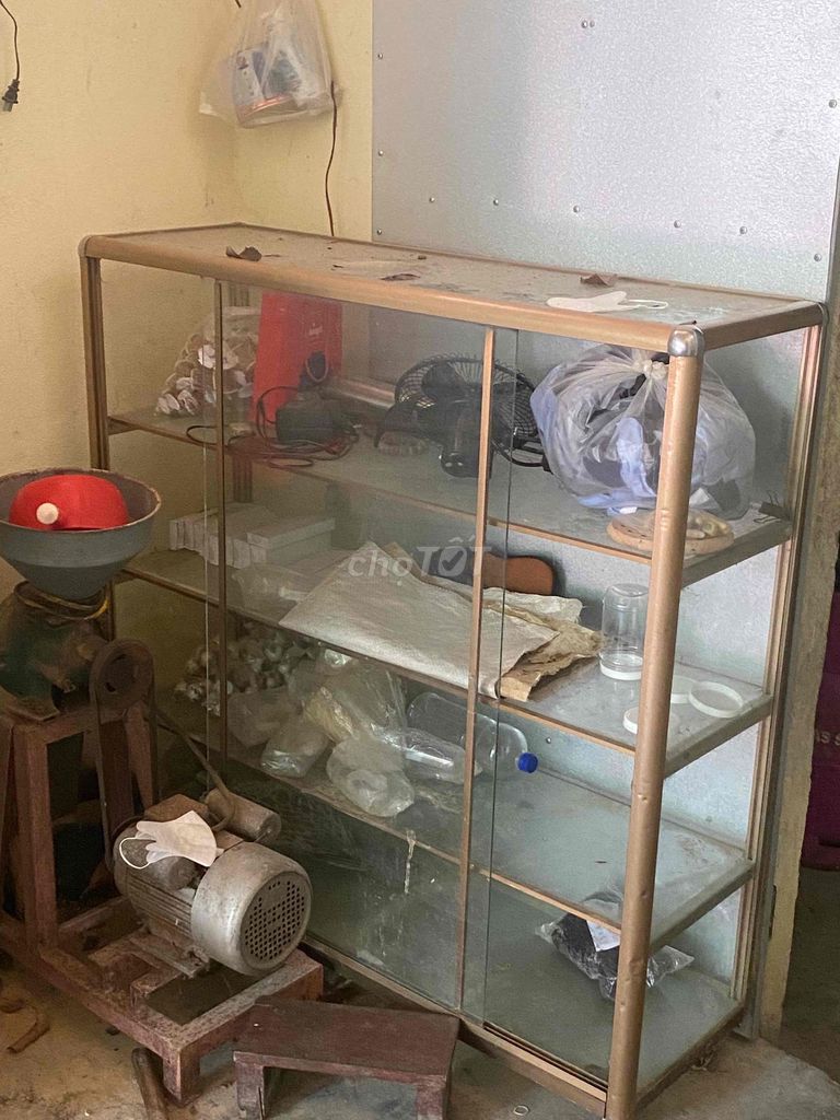 Tủ trưng bày Kính Kim loại Nâu. Mua bán Tủ, kệ gia đình tại Thành phố Huế Thừa Thiên Huế được đăng bởi Anh hùng hình 1