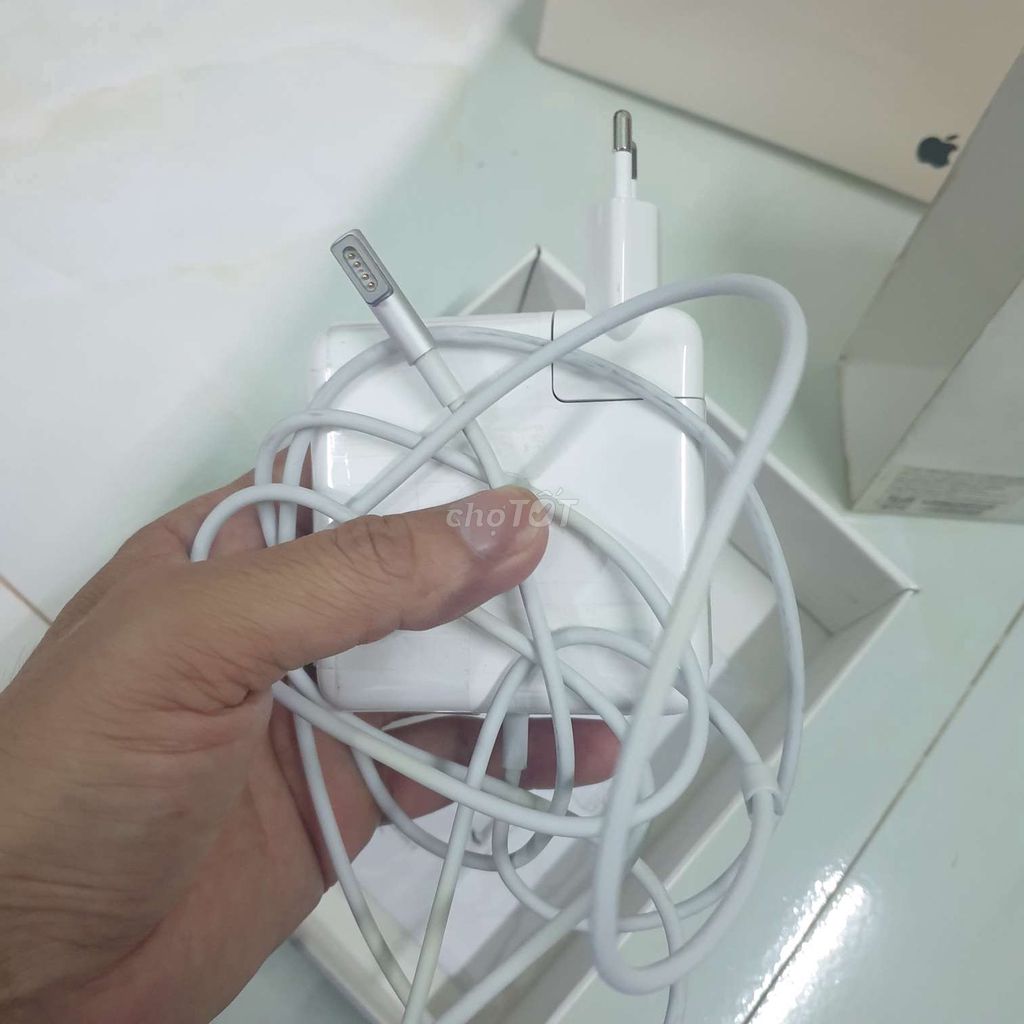 Adapter sạc MacBook Pro chính hãng TGDĐ. Mua bán Phụ kiện (Màn hình, Chuột...) tại Thành phố Thủ Dầu Một Bình Dương được đăng bởi SJK  hình 1