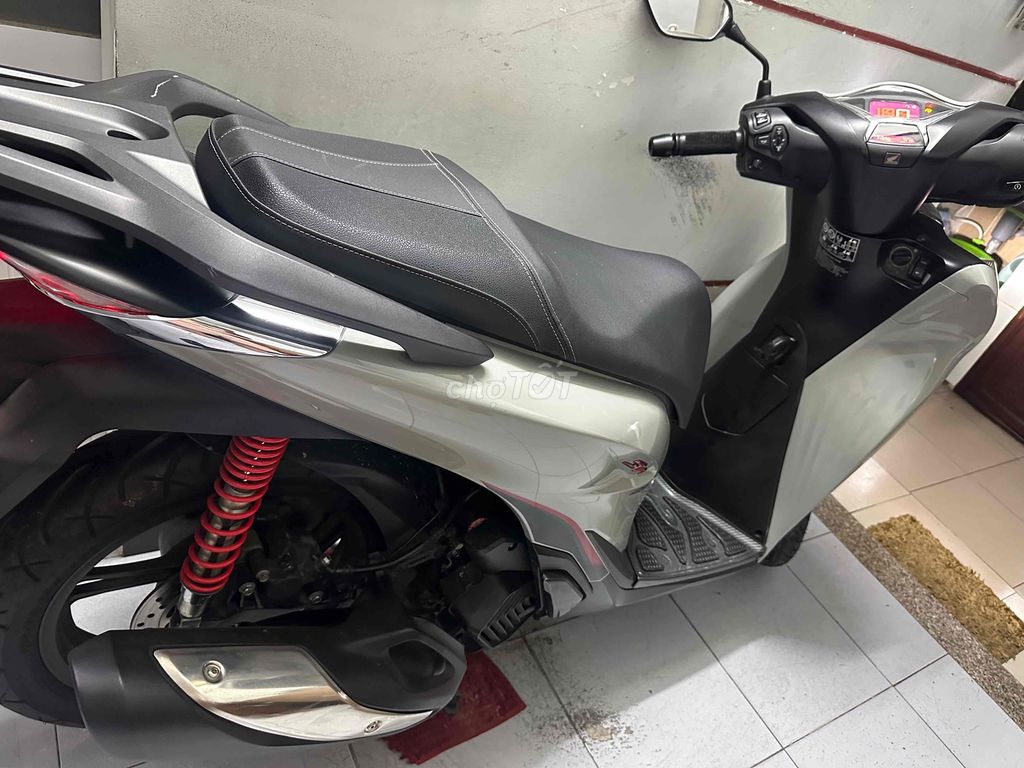 Honda SH 160 ABS 2024 Спортивная версия, серый цемент