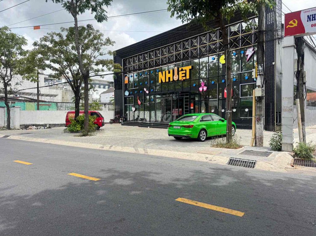 CHO THUÊ MB GÓC ~1000M2 GẦN NGÃ 6 CHÙA BÀ, THỦ DẦU