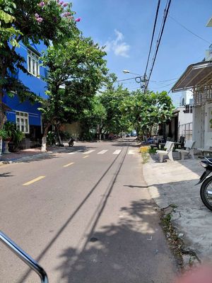 Nhà cấp 4 mặt tiền đường Lê Cơ giá 2,35 tỷ. Mua bán nhà ở tại Thành phố Qui Nhơn Bình Định được đăng bởi Bùi Nguyên Đại Thạch