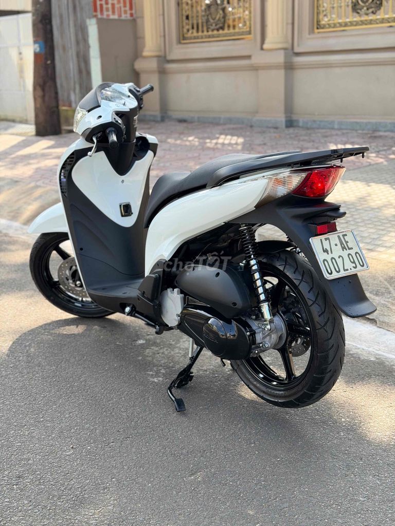 SH 150cc Trắng Smartkey. Mua bán Xe máy tại Thành phố Buôn Ma Thuột Đắk Lắk được đăng bởi Hoàng Quang hình 3