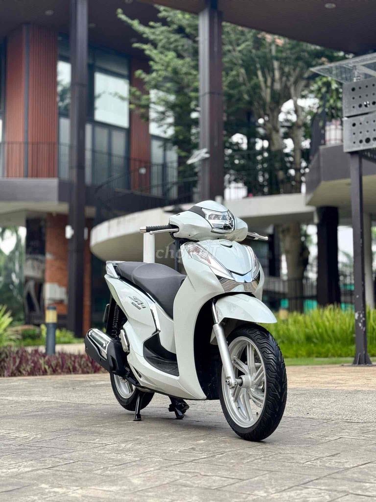Honda SH 300i Smartkey. Mua bán Xe máy tại Quận Cầu Giấy Hà Nội được đăng bởi Tuấn Việt Motor hình 5