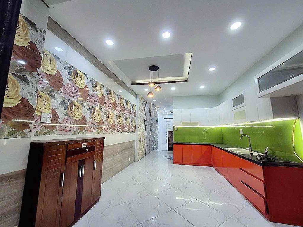 NHÀ [ 4 x18 ] 3 lầu ( 5PN,5WC) KHU LÊ VĂN QUỚI ,BINH TÂN