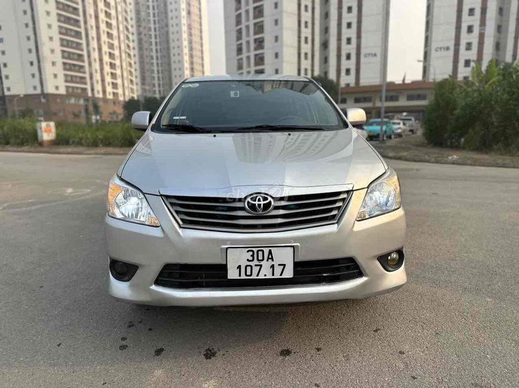 Toyota Innova 2013 E - 25000 km