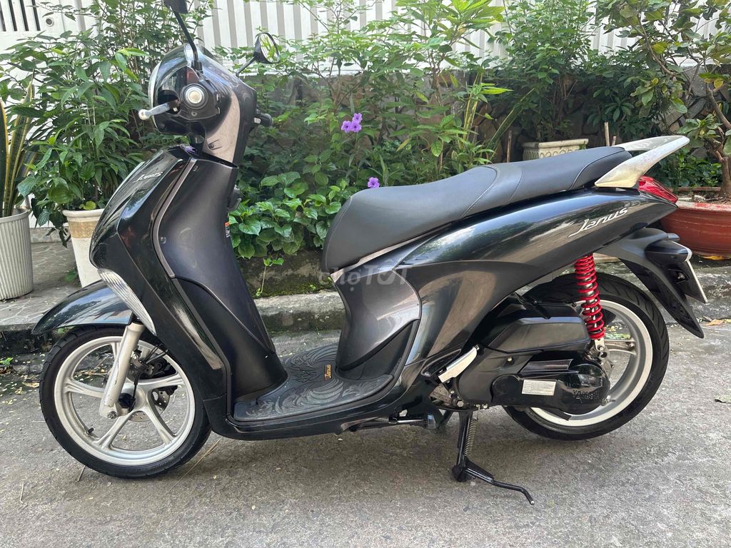 Janus 2017. Màu đen bóng siêu đẹp.BSTP 1 đời chủ. Mua bán Xe máy tại Quận Bình Thạnh Tp Hồ Chí Minh được đăng bởi Cửa hàng bán xe cũ hcm bình thạnh hình 2