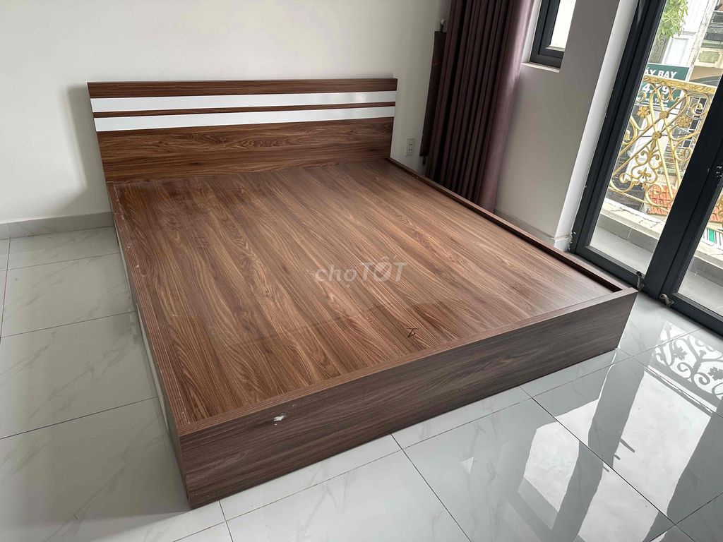 Giường gỗ 1.8x2m