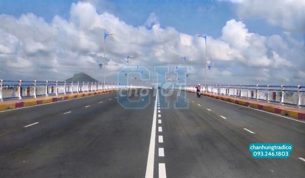 Vạch 2.4 Vạch phân chia các làn xe cùng chiều. Dịch vụ tại Huyện Thủ Thừa Long An được đăng bởi Chấn Hưng Company hình 1