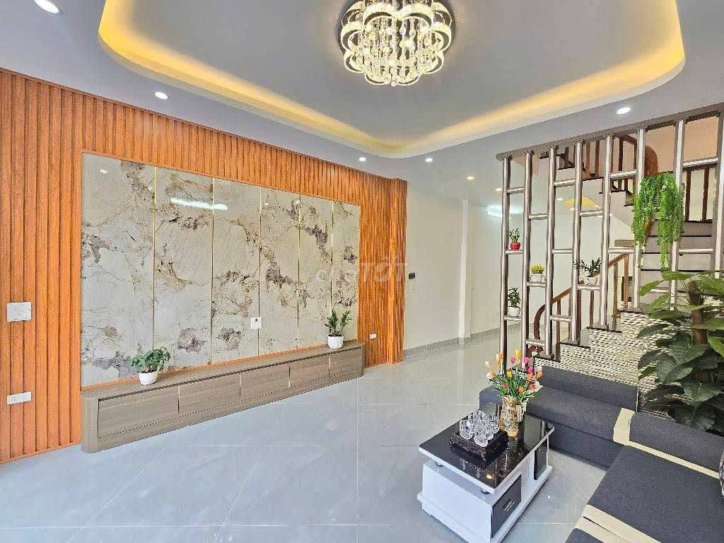 Красивый дом в Тхань Три, 42 м2, 4 этажа, недалеко от автомобилей